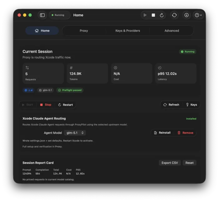ProxyPilot Home 仪表盘，显示深色外观下真实运行状态的应用界面、会话指标、Xcode 路由设置和会话报告控件。
